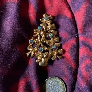 Vintage Avon Christmas Tree Brooch
